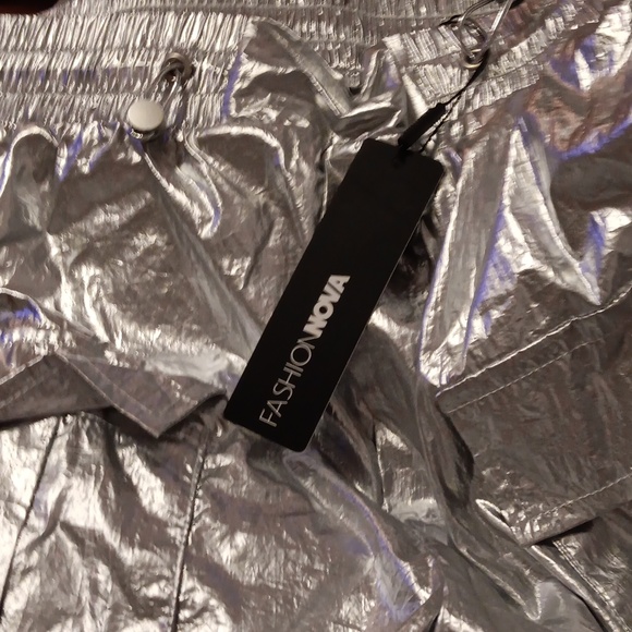 Shorts - Picture 3 of 3